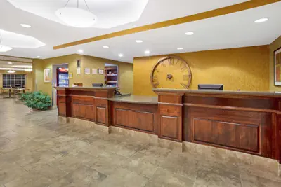 Photo 3 - La Quinta Inn & Suites by Wyndham Dickinson
