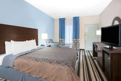 Photo 4 - Super 8 by Wyndham Dilley TX