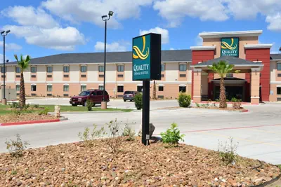 Photo 2 - Quality Inn & Suites Kenedy - Karnes City