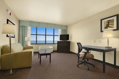 Photo 5 - Holiday Inn Express Gulfport Beach by IHG