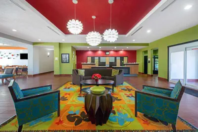 Photo 4 - La Quinta Inn & Suites by Wyndham Leesville Ft. Polk