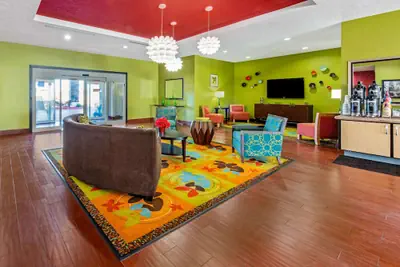 Photo 3 - La Quinta Inn & Suites by Wyndham Leesville Ft. Polk