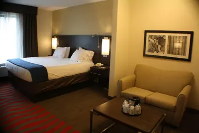 Photo 4 - Holiday Inn Express Bradford by IHG