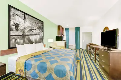 Photo 4 - Super 8 by Wyndham Cotulla TX