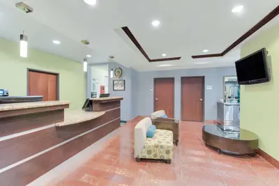Photo 3 - Super 8 by Wyndham Cotulla TX