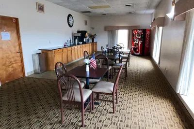 Photo 5 - Salina Inn