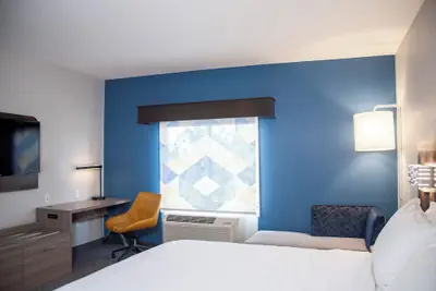 Photo 5 - Holiday Inn Express and Suites Overland Park by IHG