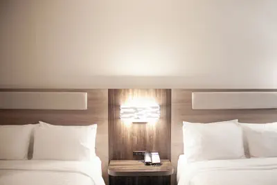 Photo 5 - Holiday Inn Express and Suites Overland Park by IHG
