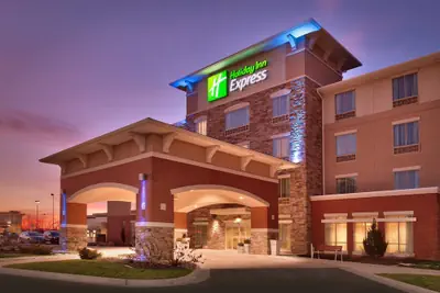 Photo 2 - Holiday Inn Express and Suites Overland Park by IHG