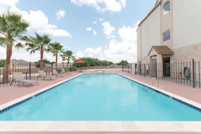 Photo 2 - Microtel Inn and Suites Eagle Pass