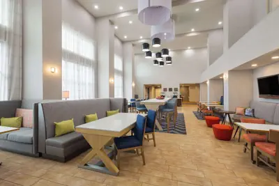 Photo 4 - Hampton Inn & Suites Harrisburg/North