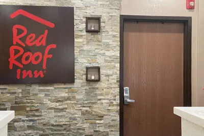 Photo 5 - Red Roof Inn Pittsburgh - McKnight Rd