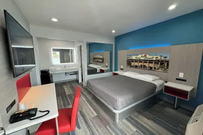 Photo 2 - Lincoln Motel
