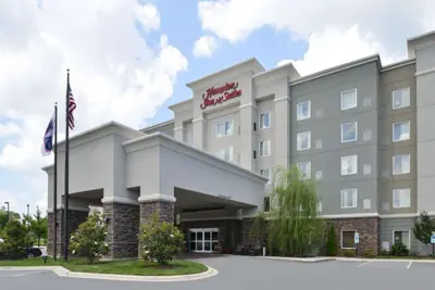 Photo 2 - Hampton Inn & Suites Greensboro/Coliseum Area