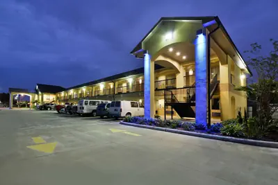 Photo 2 - Americas Best Value Inn & Suites Lake Charles at I-210 Exit 11