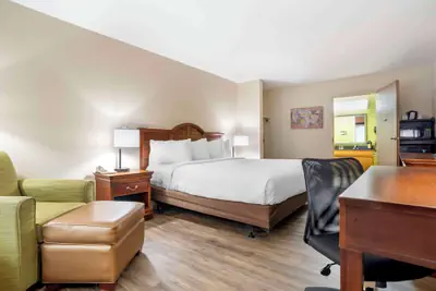 Photo 5 - Econo Lodge Moss Point - Pascagoula