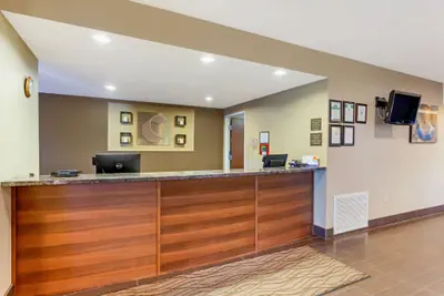 Photo 3 - Comfort Inn & Suites Page at Lake Powell