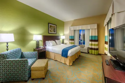 Photo 4 - Holiday Inn Express Hotel & Suites Red Bluff-South Redding by IHG