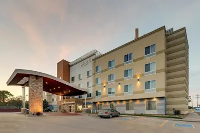 Photo 2 - Fairfield Inn & Suites Hutchinson