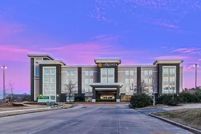 Photo 2 - La Quinta Inn & Suites by Wyndham Starkville at MSU