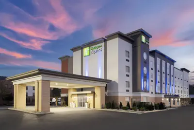 Photo 2 - Holiday Inn Express Toledo North by IHG