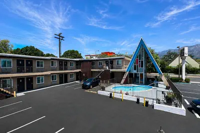 Photo 2 - La Casa Inn