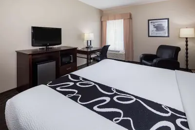 Photo 5 - La Quinta Inn & Suites by Wyndham Inglewood