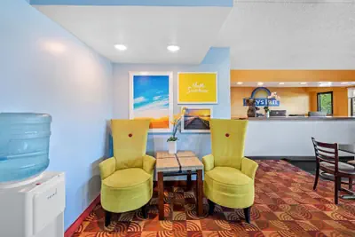 Photo 5 - Days Inn by Wyndham Independence