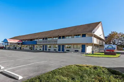 Photo 2 - Days Inn by Wyndham Independence