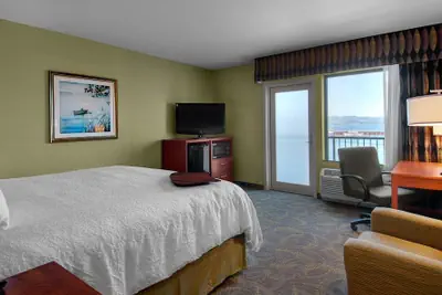 Photo 4 - Hampton Inn and Suites Astoria
