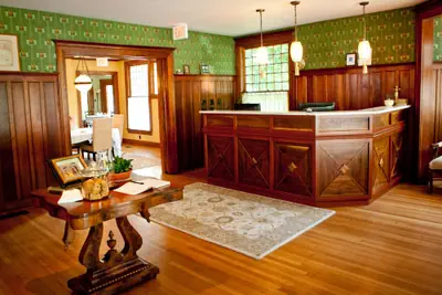 Photo 2 - Showers Inn