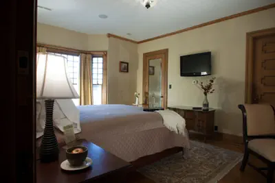 Photo 5 - Showers Inn