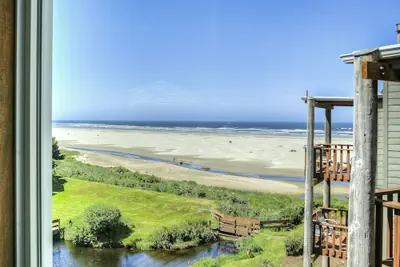 Photo 5 - Little Creek Cove Beachfront Resort