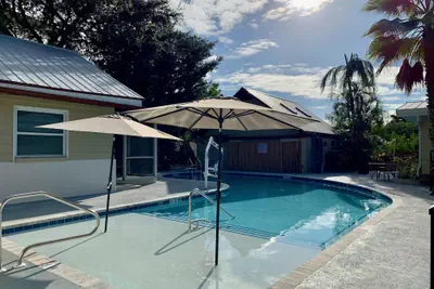 Photo 2 - Siesta Heron Suites & Villas