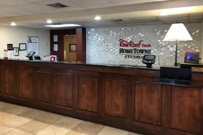 Photo 3 - HomeTowne Studios By Red Roof Augusta
