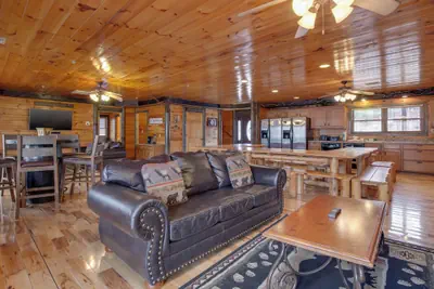 Photo 2 - Pine Tree Lodge by Jackson Mountain Rentals