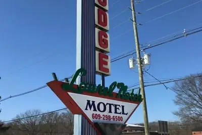 Photo 2 - Laurel Notch Motel