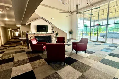 Photo 4 - University Inn of Carbondale by Hotel O