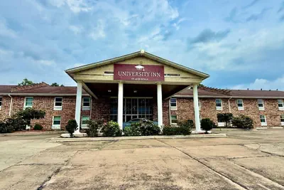 Photo 2 - University Inn of Carbondale by Hotel O