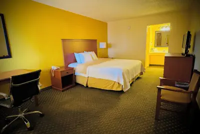 Photo 4 - Alamo Inn