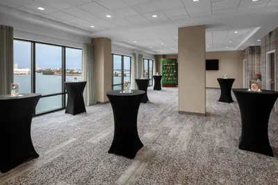 Photo 4 - Courtyard by Marriott Clearwater Beach