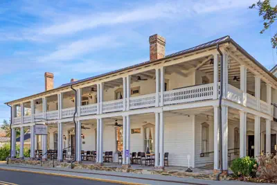 Photo 2 - The Colonial Inn, an Ascend Collection Hotel