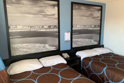 Photo 4 - Super 8 by Wyndham Phoenix West
