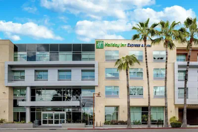 Photo 2 - Holiday Inn Express & Suites Glendale Downtown by IHG