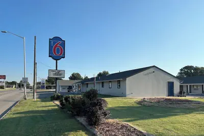 Photo 2 - Motel 6 Ponca City, OK