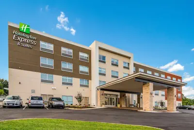 Photo 2 - Holiday Inn Express and Suites Asheboro by IHG