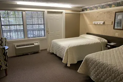 Photo 3 - Carr's Northside Motel and Cottages