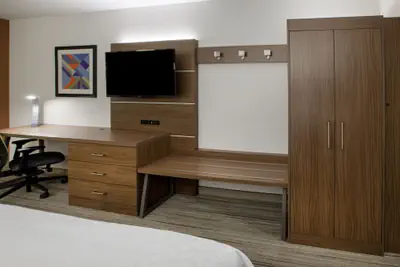 Photo 3 - Holiday Inn Express & Suites Phoenix Dwtn - State Capitol by IHG