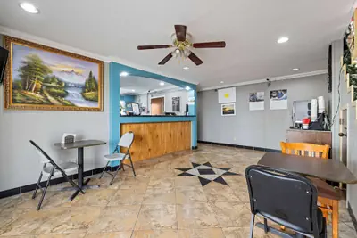 Photo 2 - Days Inn by Wyndham Kenedy/Karnes City
