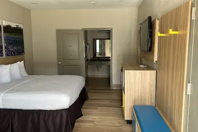 Photo 4 - Days Inn by Wyndham Kenedy/Karnes City